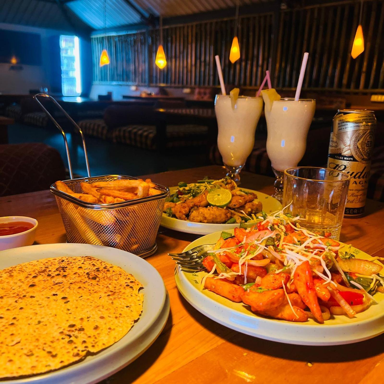 Hampi Village Resort & Tutti Cafe エクステリア 写真
