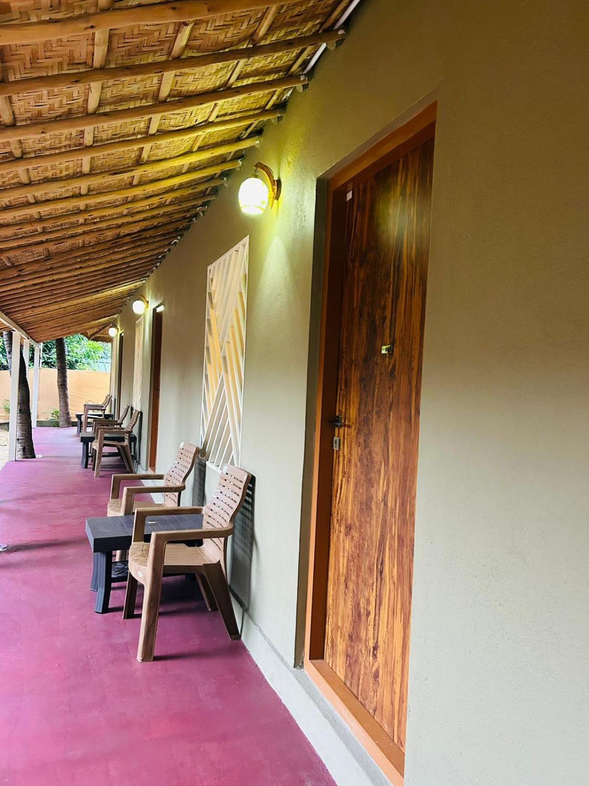 Hampi Village Resort & Tutti Cafe エクステリア 写真