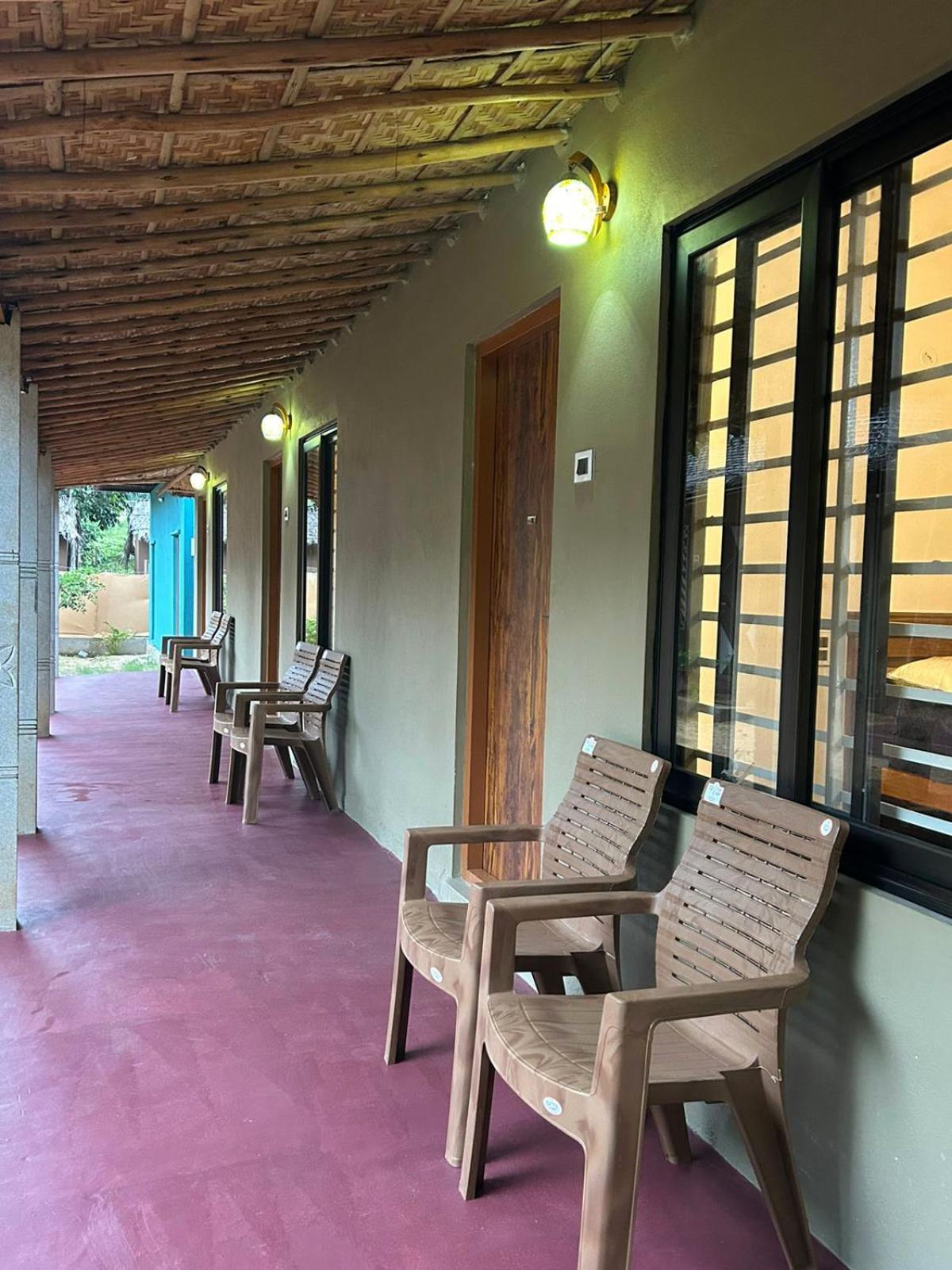 Hampi Village Resort & Tutti Cafe エクステリア 写真