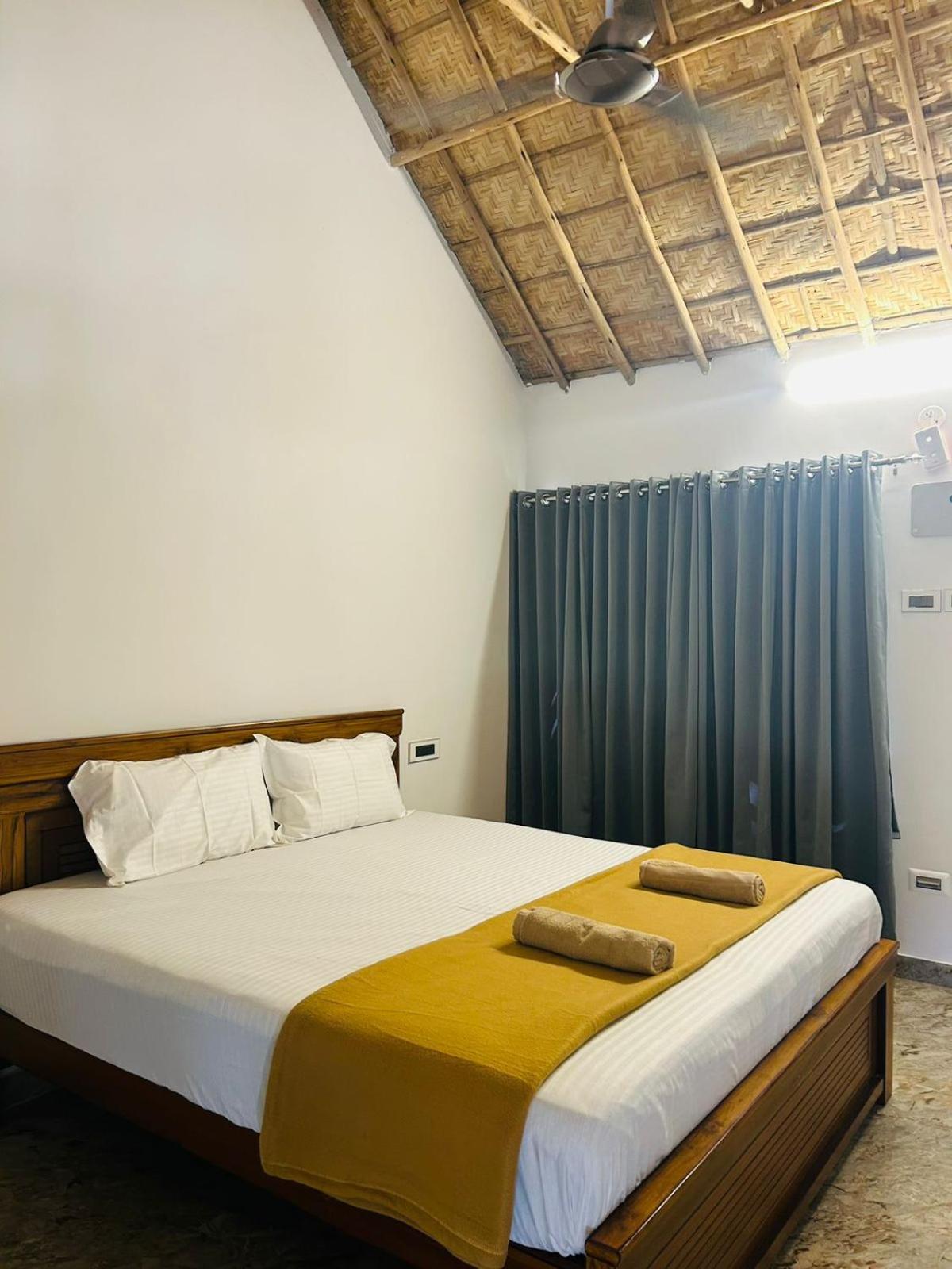 Hampi Village Resort & Tutti Cafe エクステリア 写真
