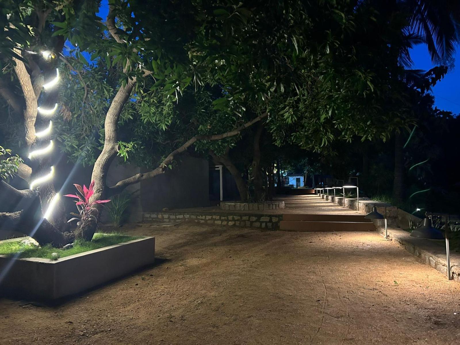 Hampi Village Resort & Tutti Cafe エクステリア 写真