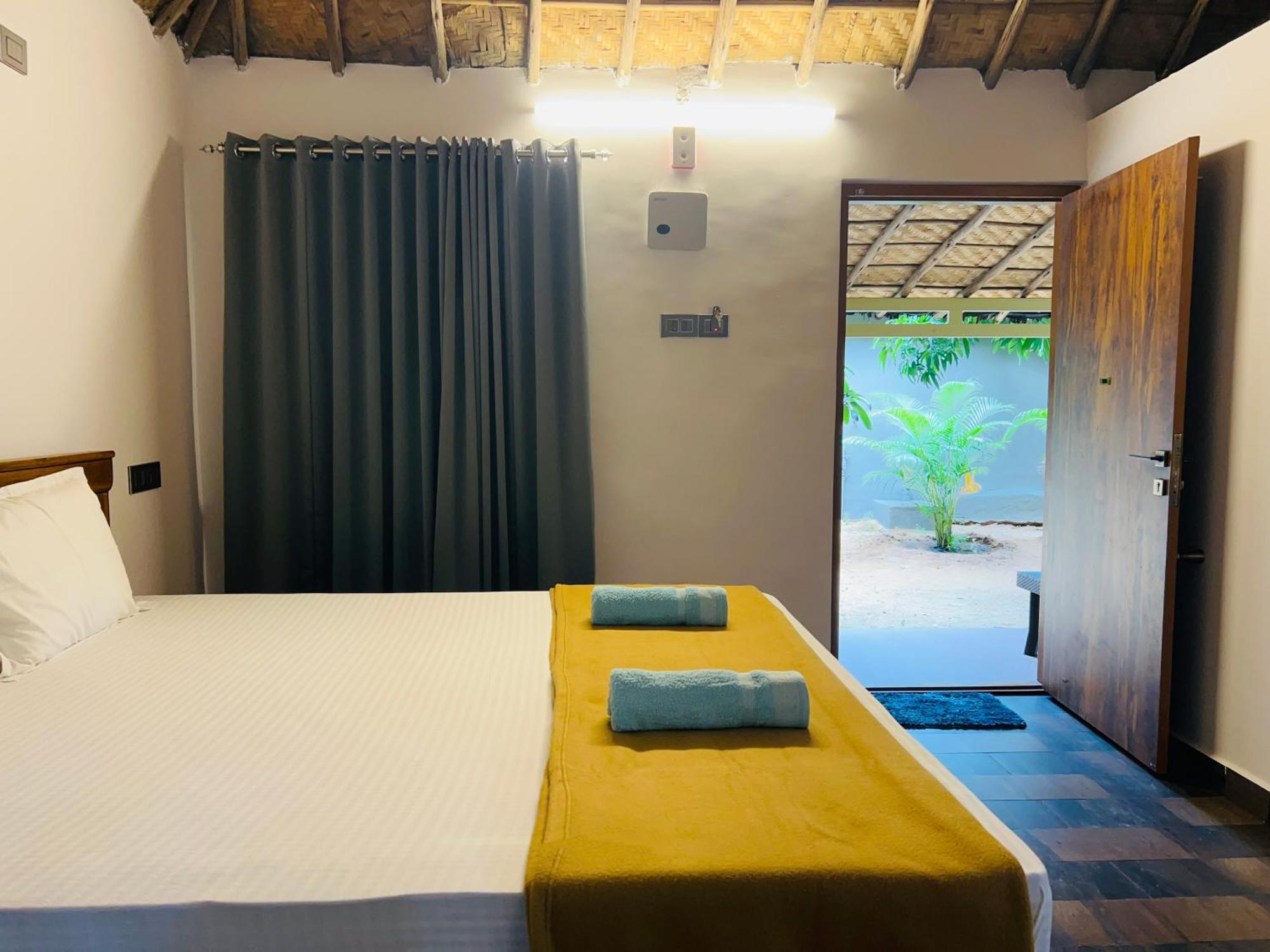 Hampi Village Resort & Tutti Cafe エクステリア 写真