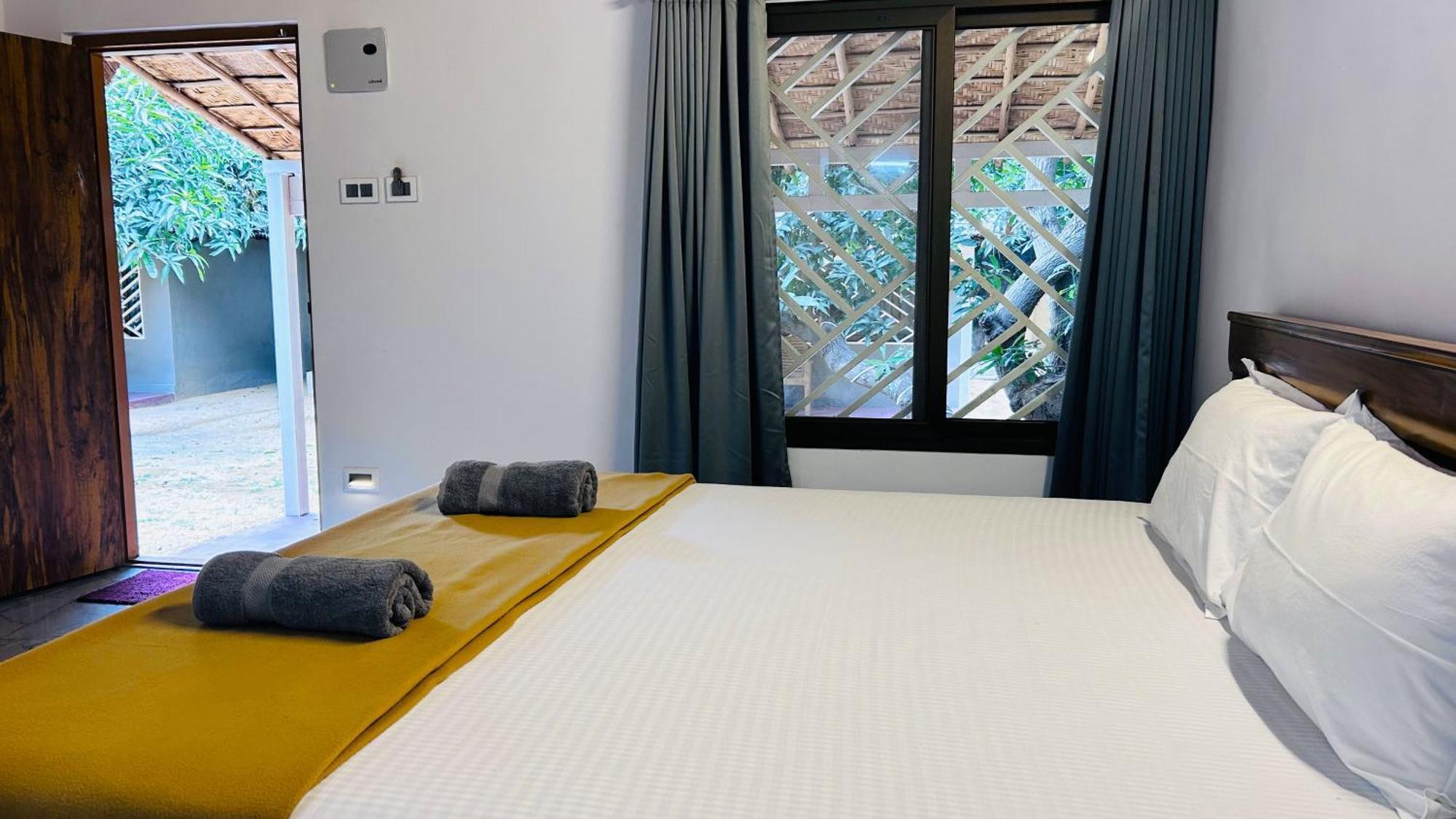 Hampi Village Resort & Tutti Cafe エクステリア 写真
