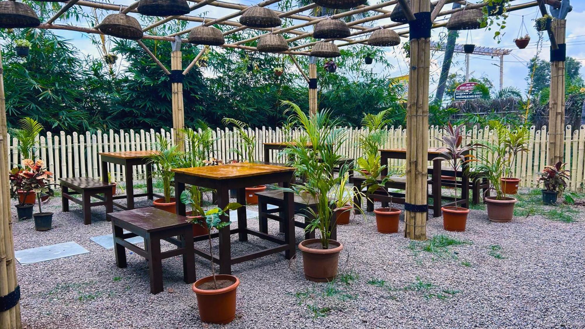 Hampi Village Resort & Tutti Cafe エクステリア 写真