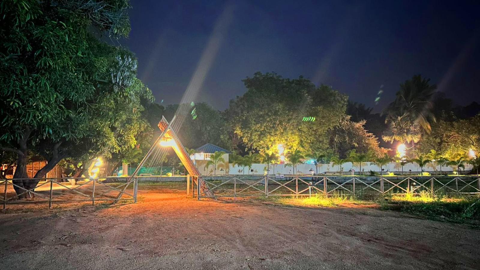 Hampi Village Resort & Tutti Cafe エクステリア 写真