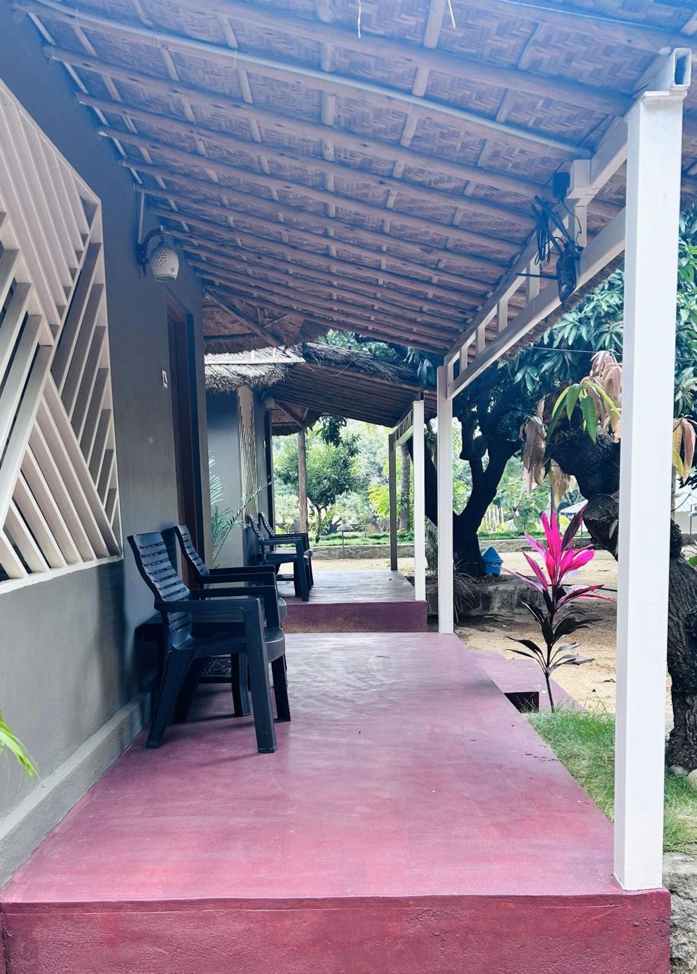 Hampi Village Resort & Tutti Cafe エクステリア 写真